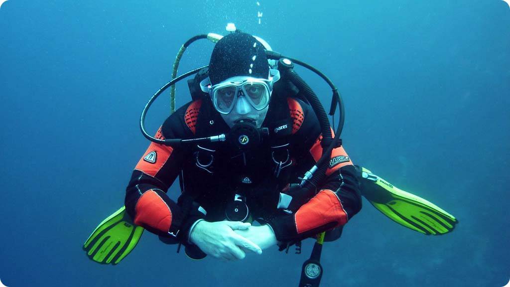  Scuba Diving - Hobbies for men